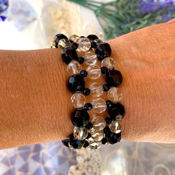 Vintage Black & Clear Lucite Beaded Stretch Bracelet - Picture 2 of 6